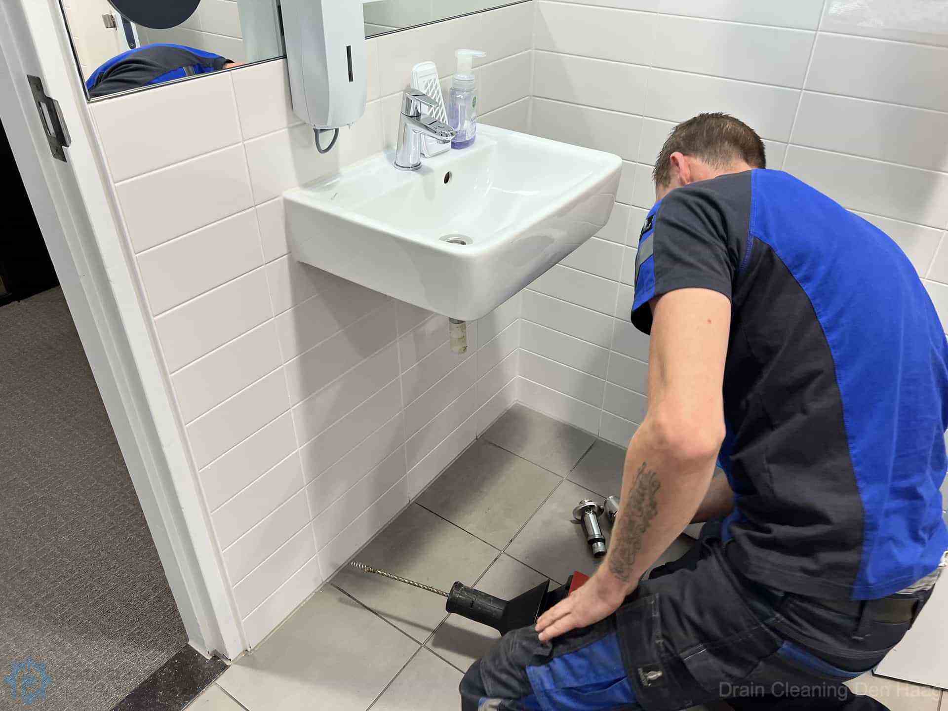 Unclogging sink Den Haag Unclogging sink Den Haag